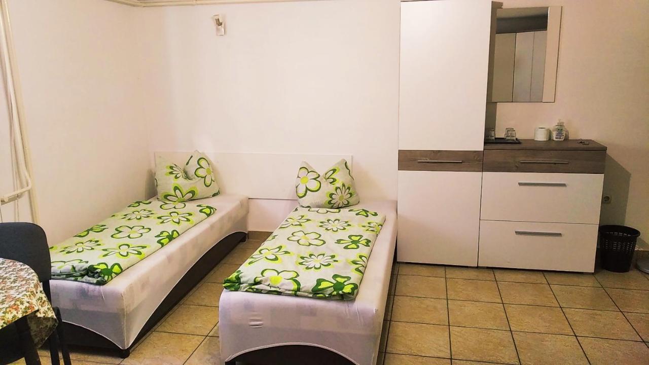 Hostel Maros Győr Exterior foto